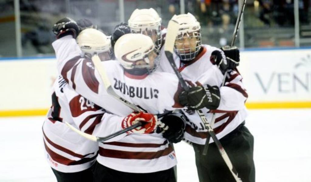 Latvijas U-18 hokeja izlase uzvar arī pēdējā pasaules čempionāta spēlē