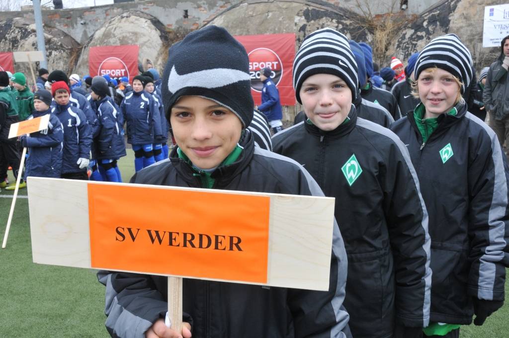 FOTO: Liepājā sākas vērienīgs futbola turnīrs "Liepājas pavasaris 2011"