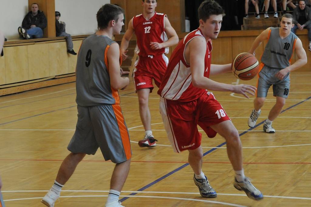 FOTO: Latvijas un Lietuvas pārrobežu projekta sacensības basketbolā