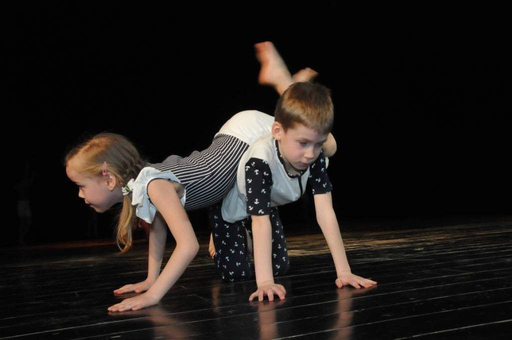 FOTO: Sacenšas mūsdienu dejās