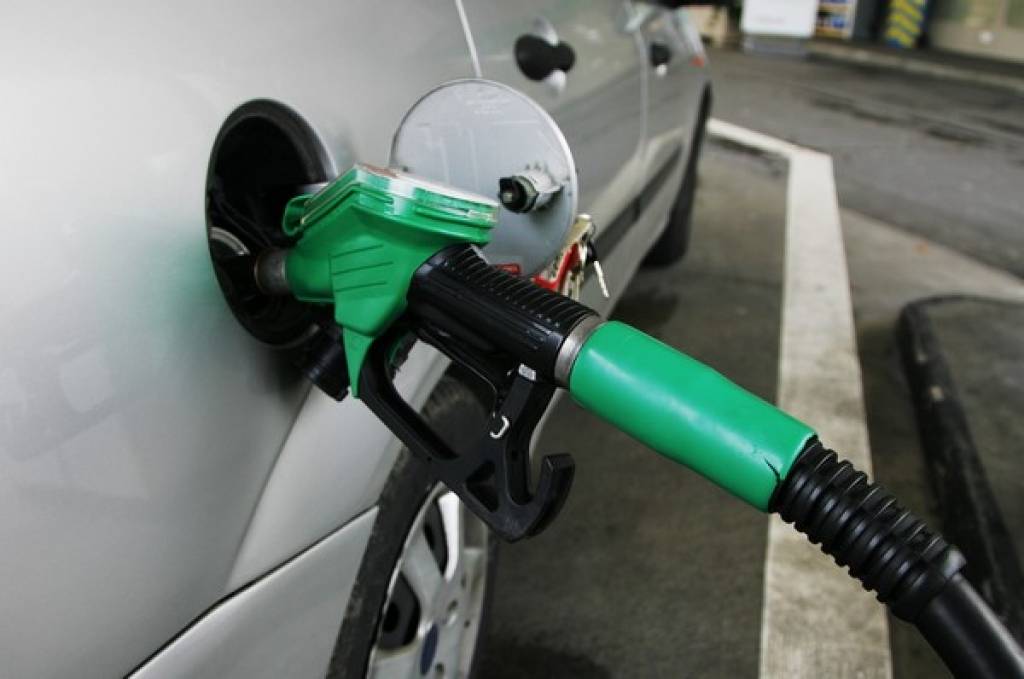 Gada vidū degvielas cenas varētu pārsniegt lata robežu