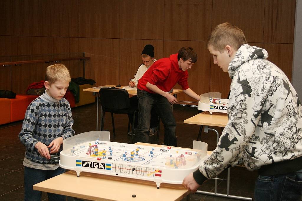 Galda hokeja mini turnīrs šonedēļ izpaliek