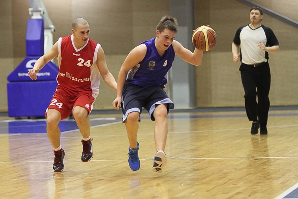 "RM Siltums" izvirzās pilsētas basketbola čempionāta vadībā