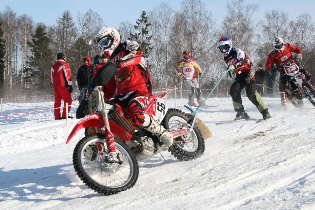 FOTO: Kalvenē sacenšas Latvijas čempionāta skijoringā priekšpēdējā posmā