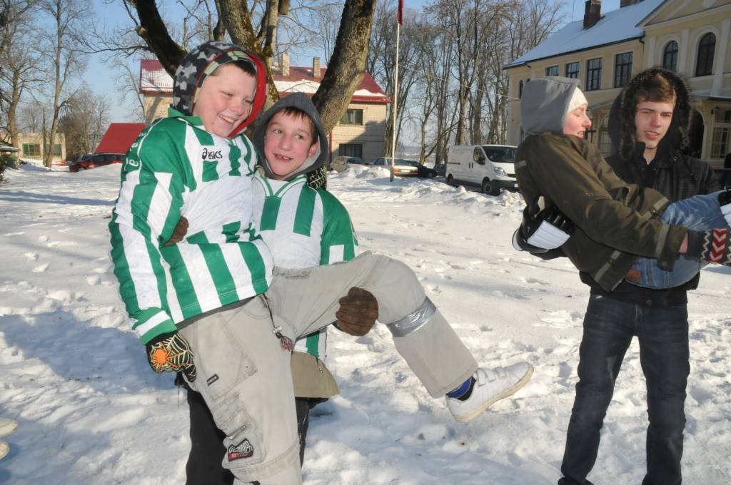 FOTO: “Lažas ziema” pulcē Aizputes novada jaunos sportistus