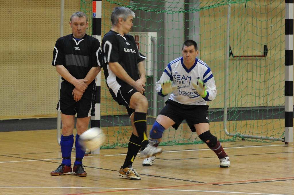 Gaidāmas aizraujošas cīņas telpu futbola čempionātā