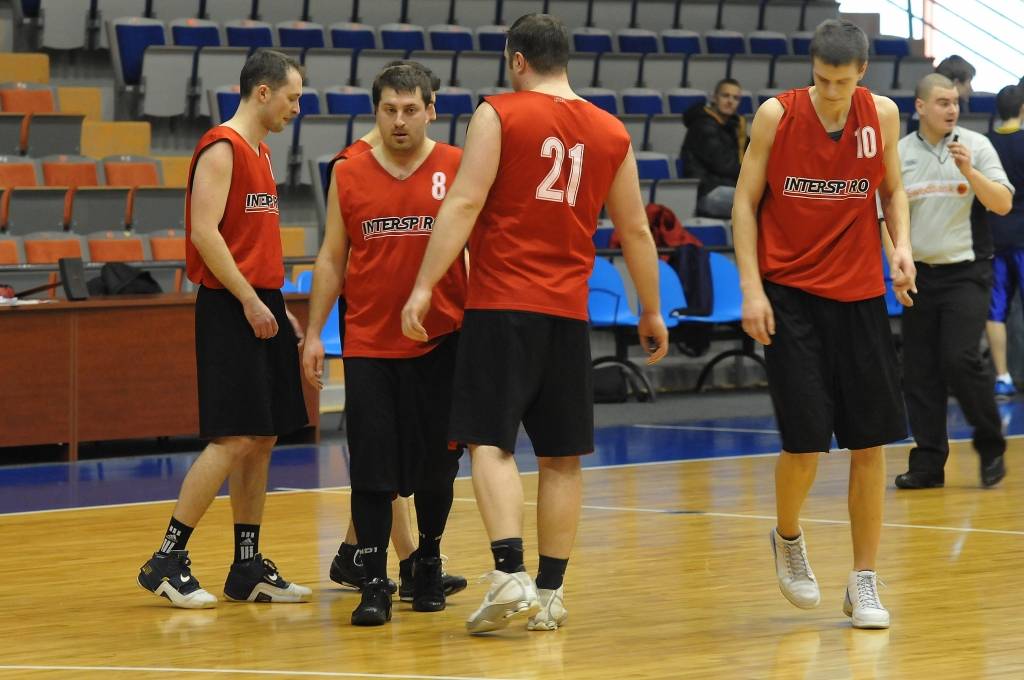 Turpinās cīņas Liepājas pilsētas basketbola čempionātā