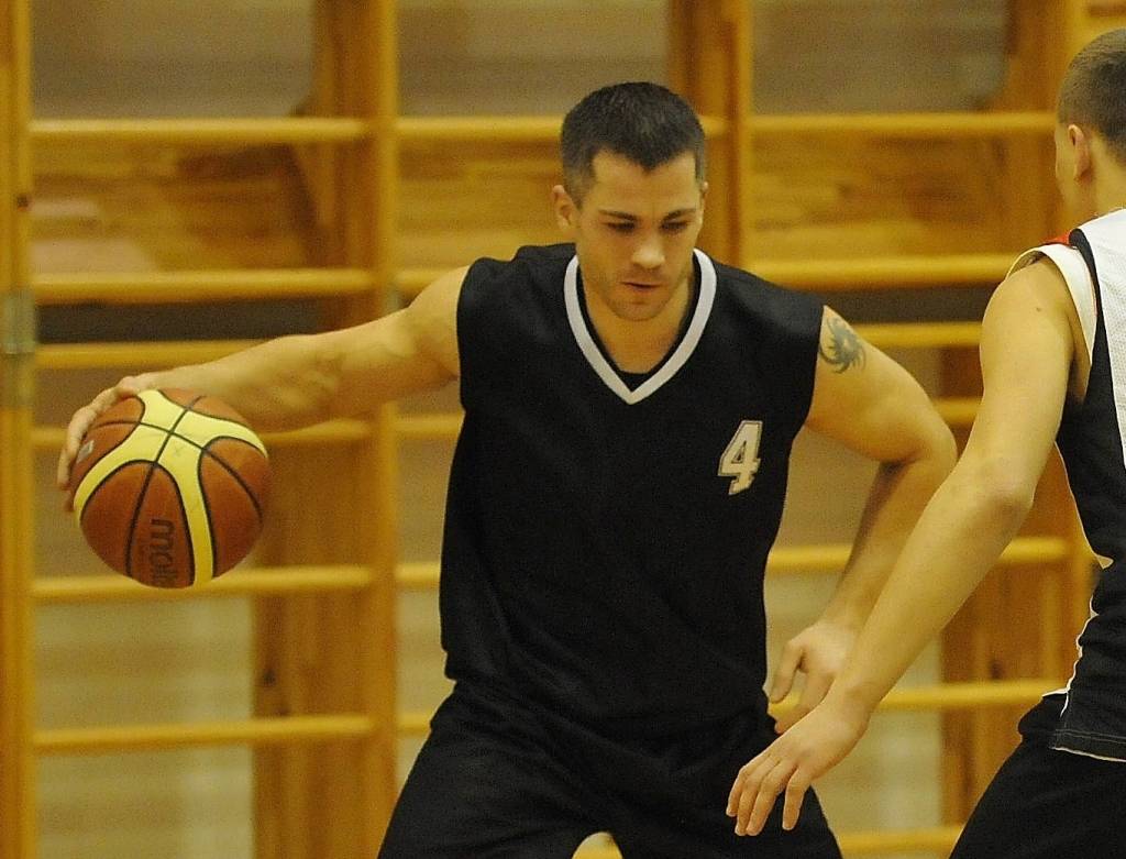 Grobiņas basketbolisti pārliecinoši uzvar Grobiņas pagastu