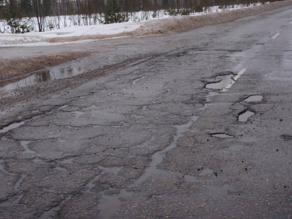    Sesks aicina nekavējoties sakārtot autoceļa posmu Nīca - Lietuva