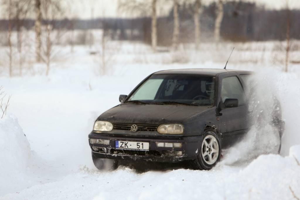 Ziemas autosprinta čempionāts: Centrā un Kurzemē otrais posms, Vidzemē aizvadīti jau trīs