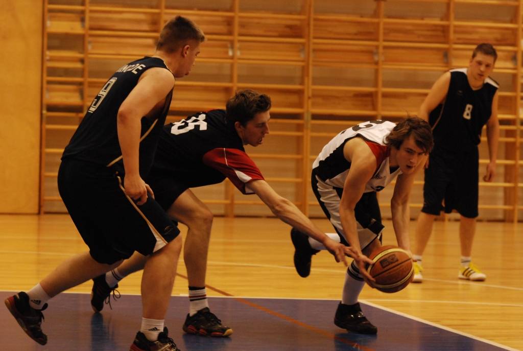 Notikusi izloze Lejaskurzemes novadu čempionātam basketbolā