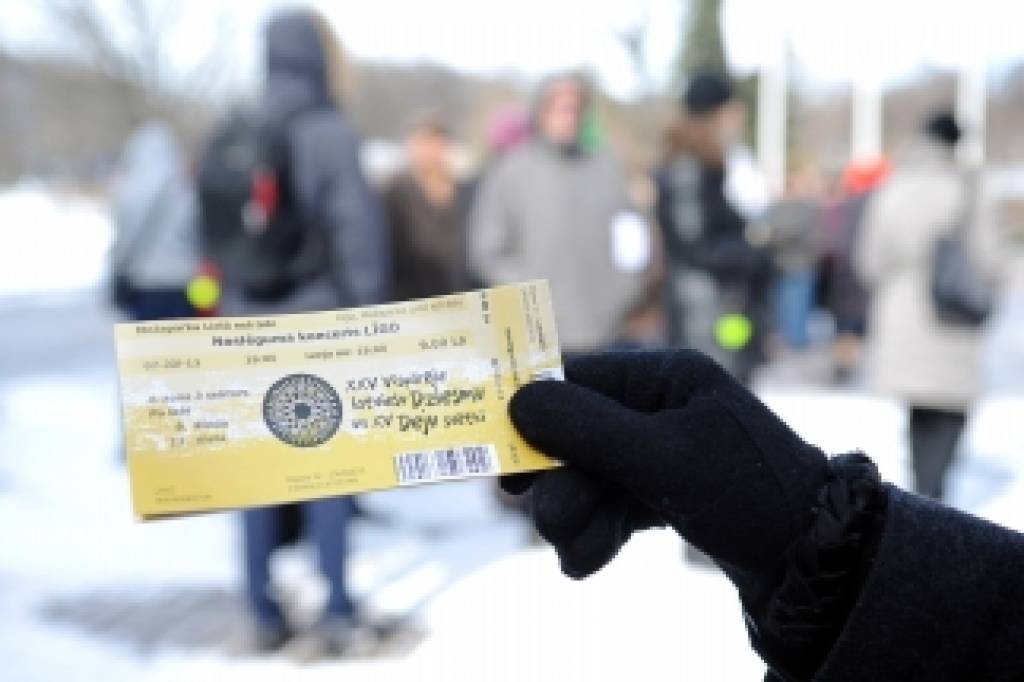 Vienas dienas laikā iegādātas 44 000 Dziesmu un deju svētku biļetes 