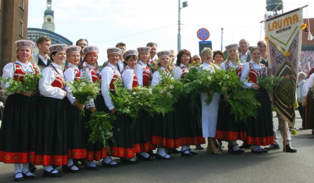 Koris "Lauma" ielūdz uz koncertu