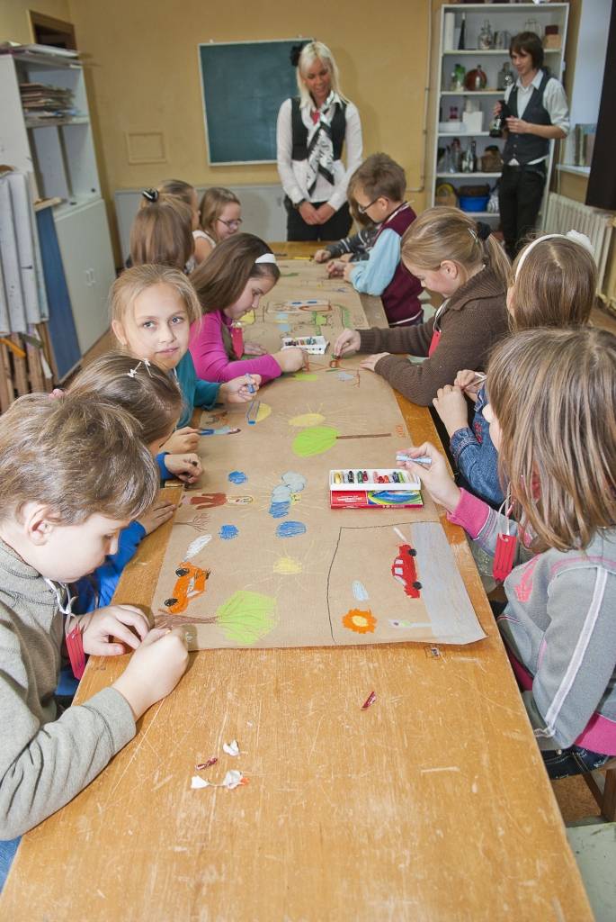 Ar izstādi un Atvērtām durvīm atzīmē Liepājas Bērnu mākslas skolas jubileju