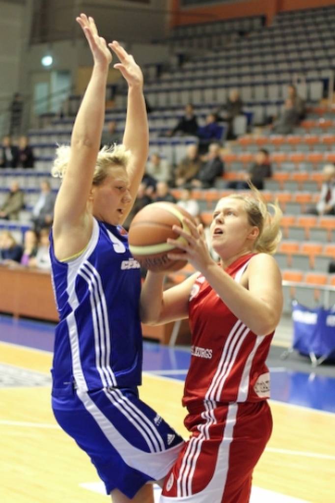 "Liepājas metalurga" basketbolistes pārspēj Latvijas vicečempiones