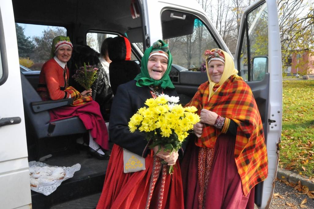 FOTO: Nīcas etnogrāfiskais ansamblis svin 90 gadu jubileju