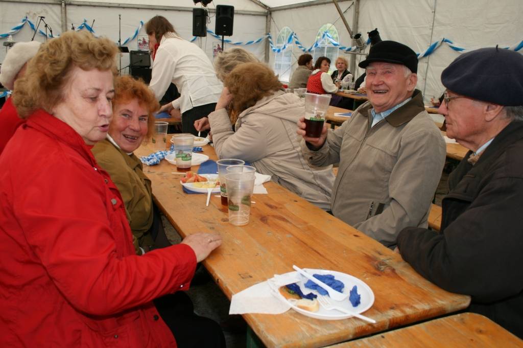 FOTO: "Oktoberfest" svētki rit pilnā sparā