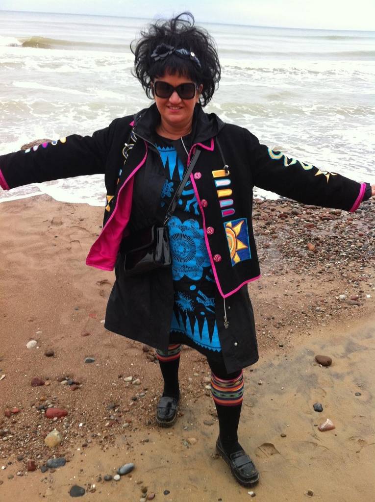 Elita Patmalniece pārdos darbus mūziķa Jāņa Groduma piemiņas vietas izveidei