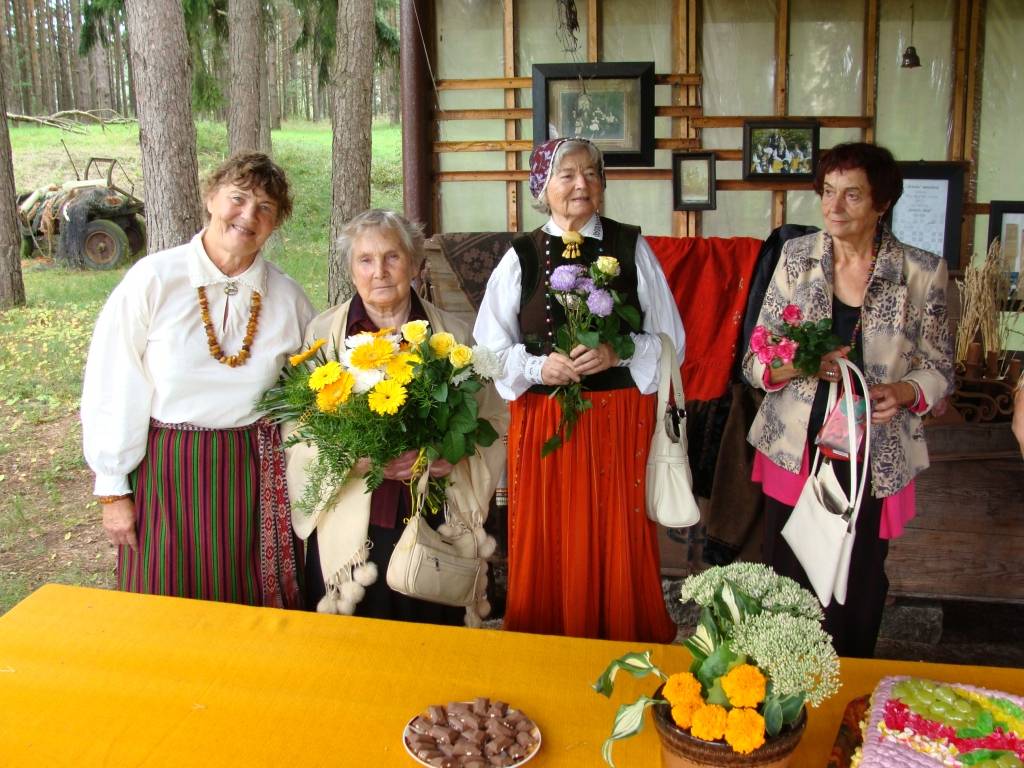 FOTO: Almas Ozolas dzejas vakars "Galdniekos"