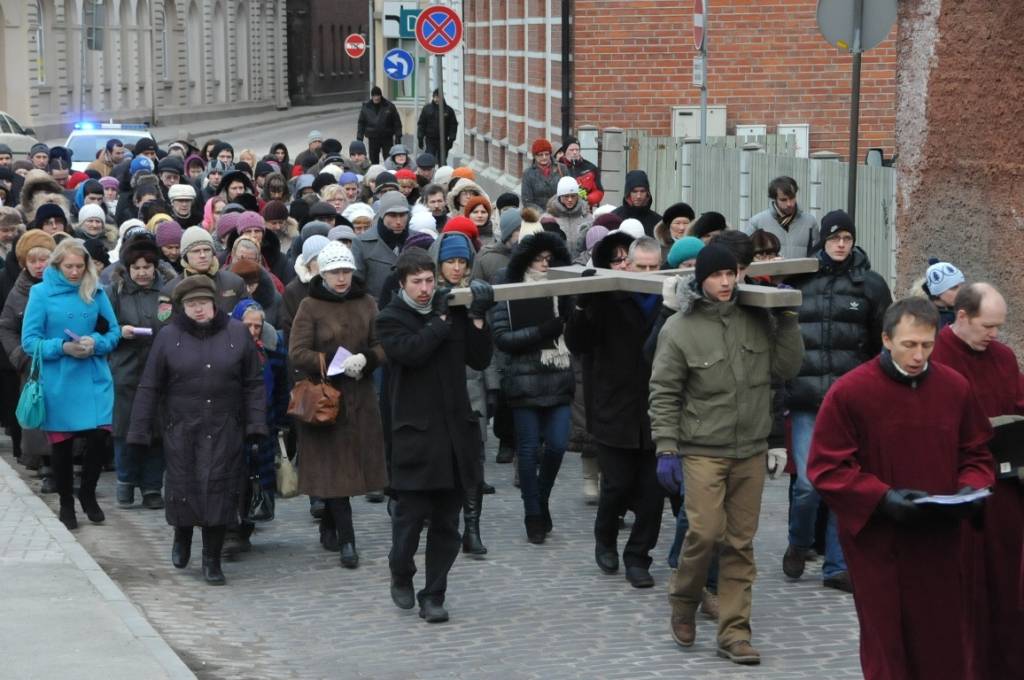 FOTO: Dodas "Krusta ceļā"