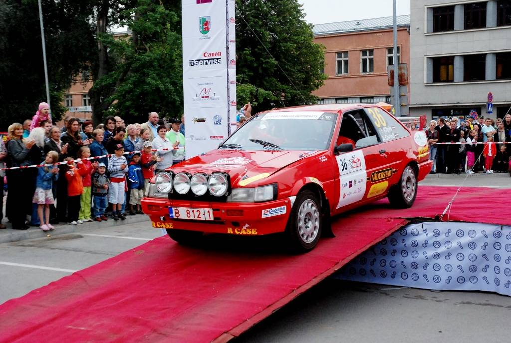 FOTO: Rallija "Kurzeme 2010" atklāšanas parāde un nakts ātrumposms