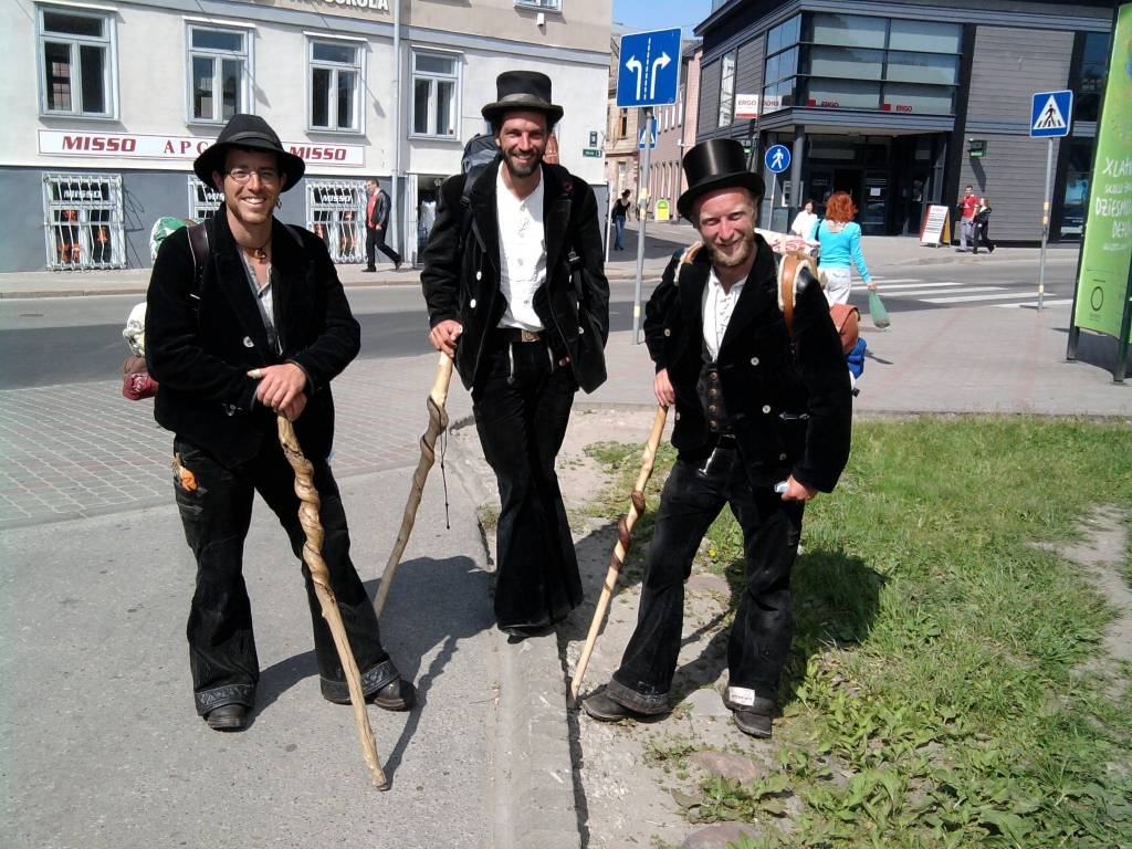 “Pūķaragā” ierodas trīs izsalkuši vācieši