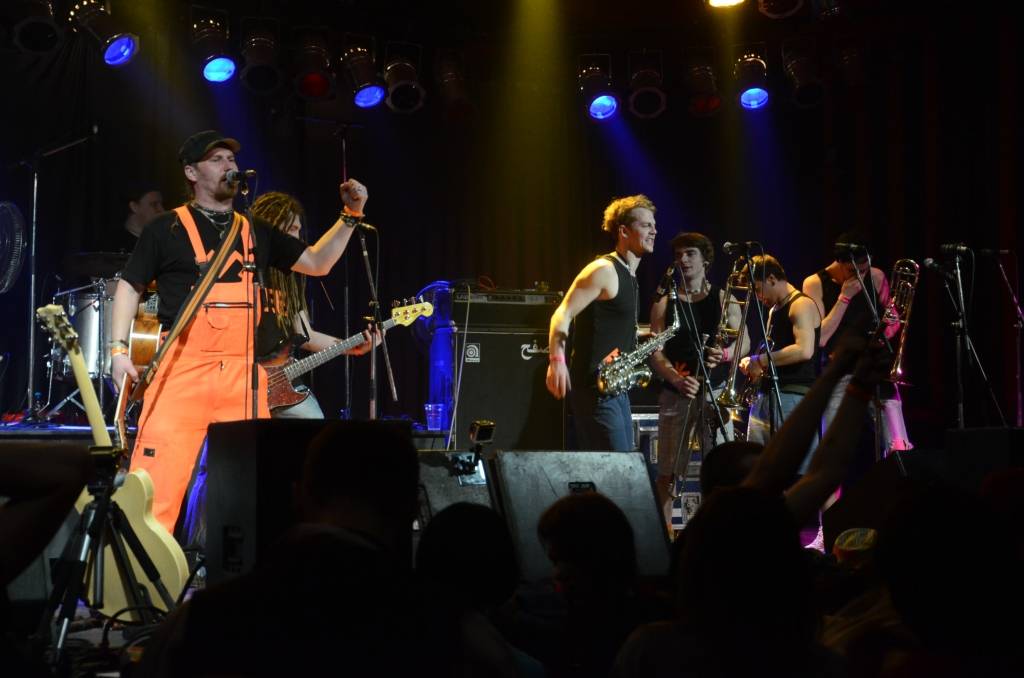 FOTO, VIDEO: Grupas "Oranžās brīvdienas" 13 gadu jubilejas svinības Liepājā