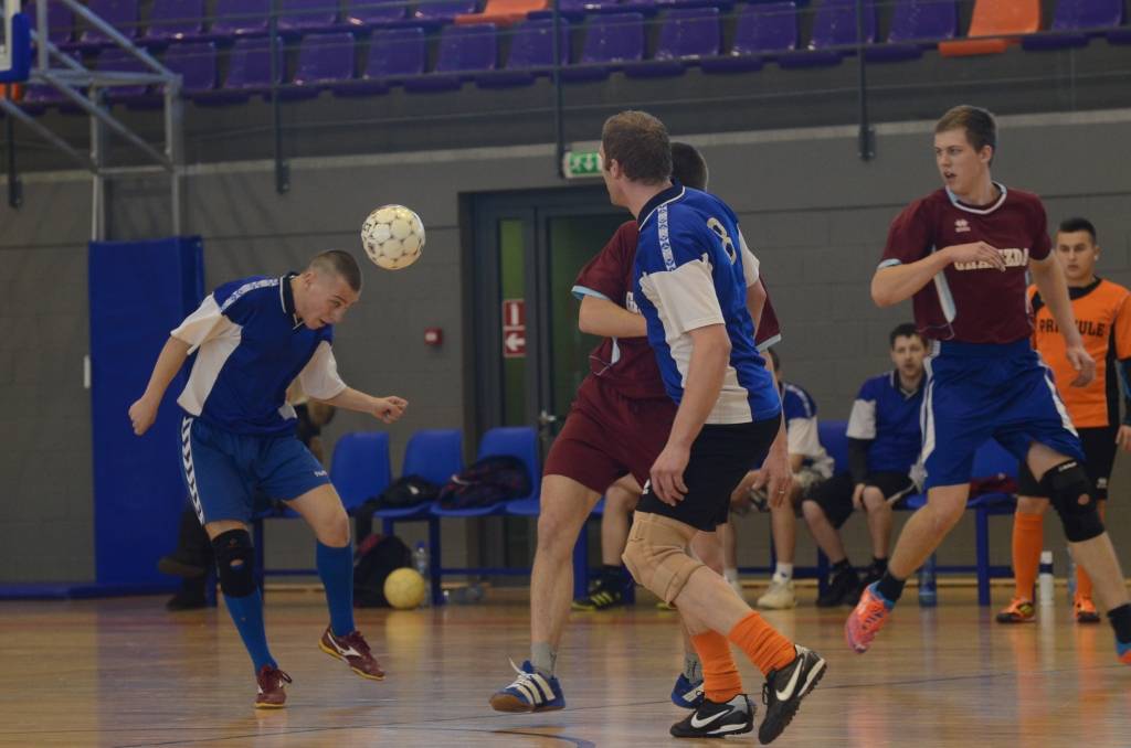 FOTO: Priekules novada čempionāta telpu futbolā otrā apļa pirmie spēļu rezultāti