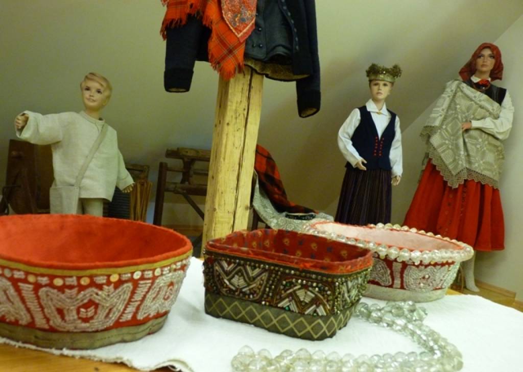 Skolēni izzina novada vēsturi