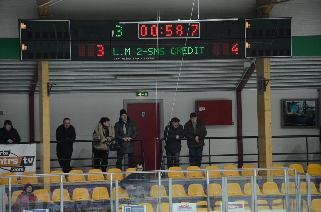 FOTO: "SMScredit.lv" neļauj pēdējo divu gadu uzvarētājai "Liepājas metalurgs 2" sasniegt Latvijas hokeja čempionāta finālu