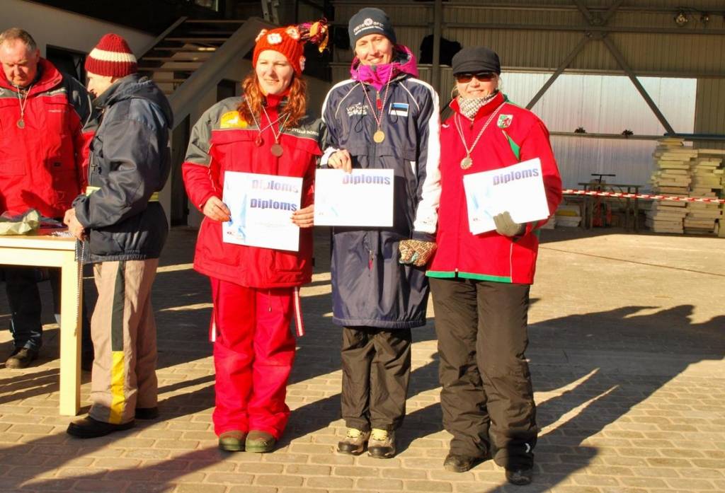 FOTO: Liepājas puses "roņi" atgriežas ar medaļām