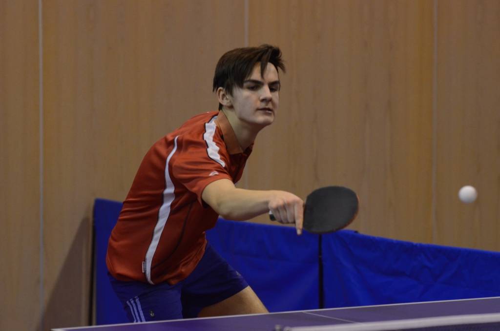 FOTO: Cīnās par tikšanu Liepājas čempionāta galda tenisā pamatturnīrā