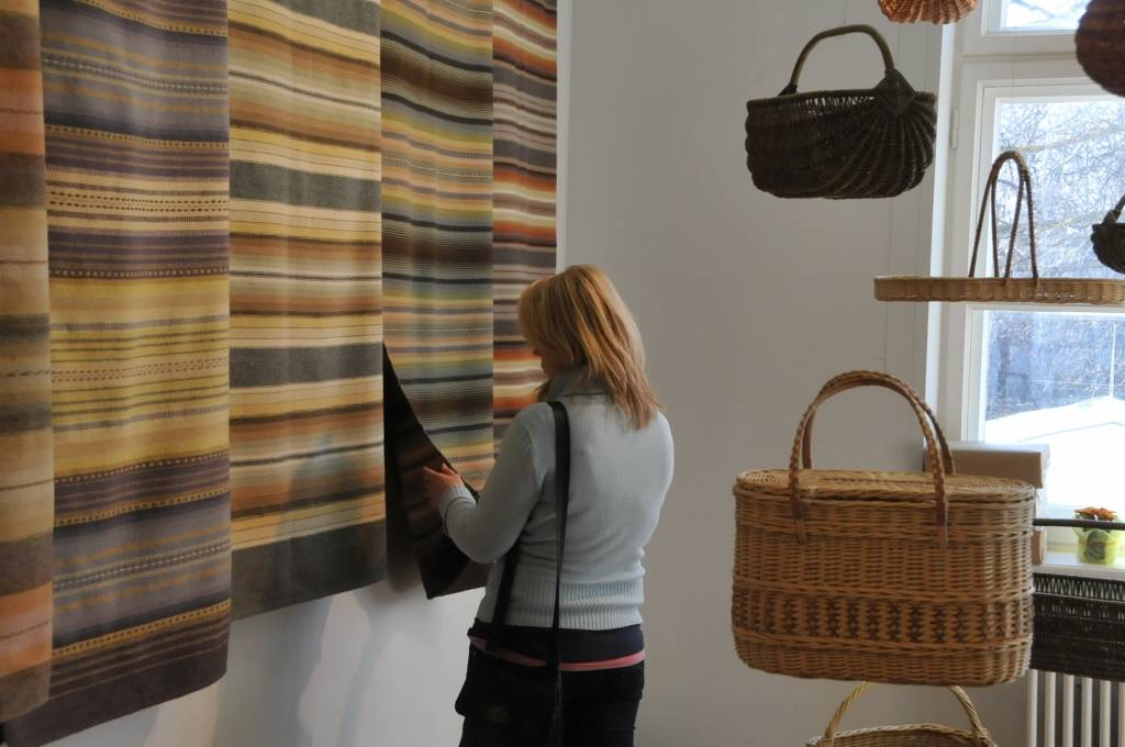 FOTO: Kurzemes novada tautas lietišķās mākslas izstāde