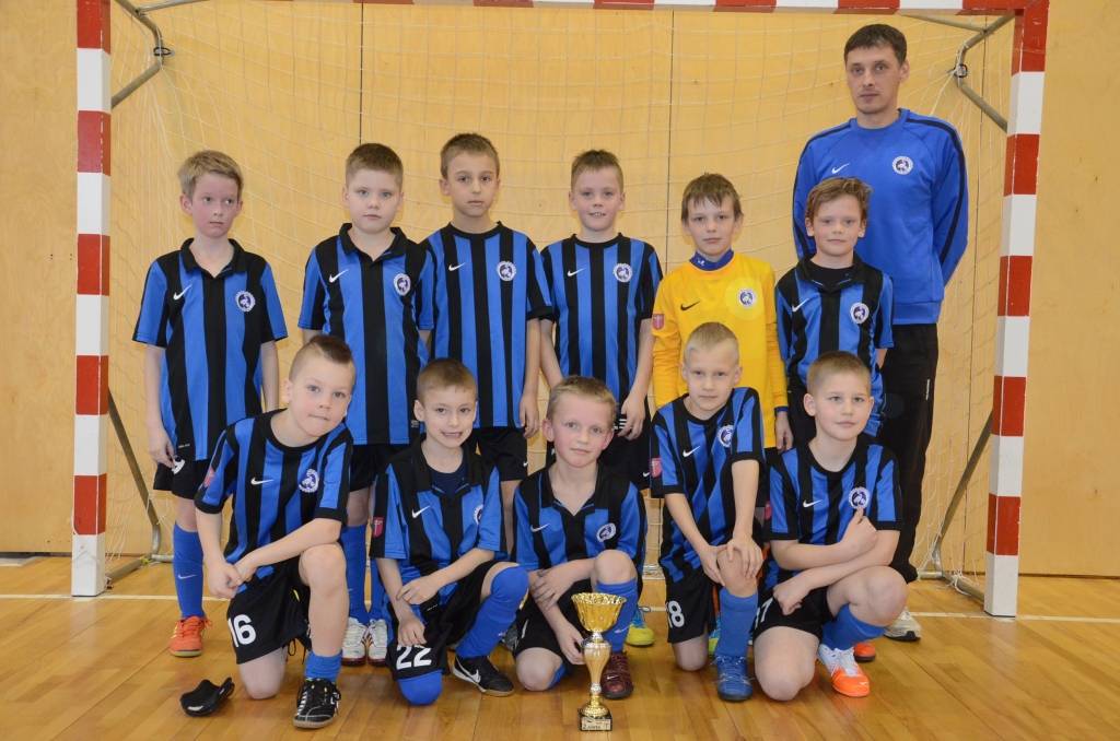 FOTO, VIDEO: Grobiņas jaunie futbolisti iegūst otro vietu "Grobiņas kausā 2013"