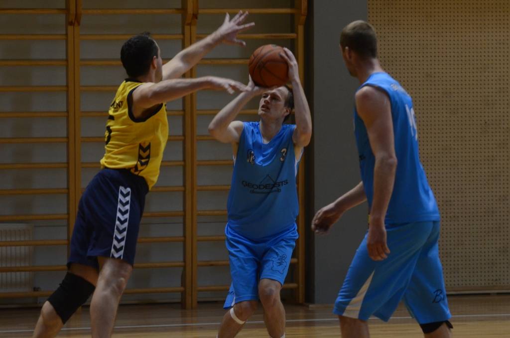 "Ģeodēzists" un "Liepājas papīrs" iekļūst Liepājas čempionāta pusfinālā