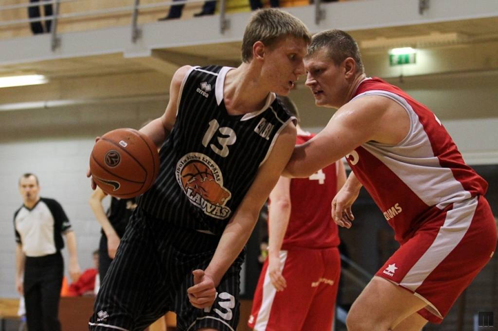 Intriga saglabājas tikai vienā ceturtdaļfinālā