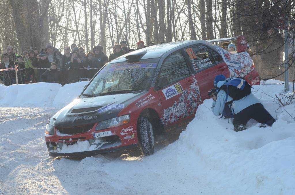 Rallijsprinta līderi noturas vadībā