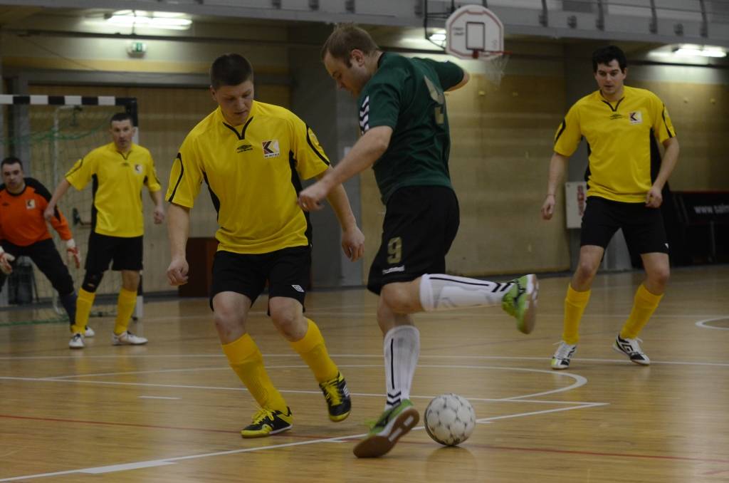 FOTO: "RK Metāls" uzvar "Virāžu A"