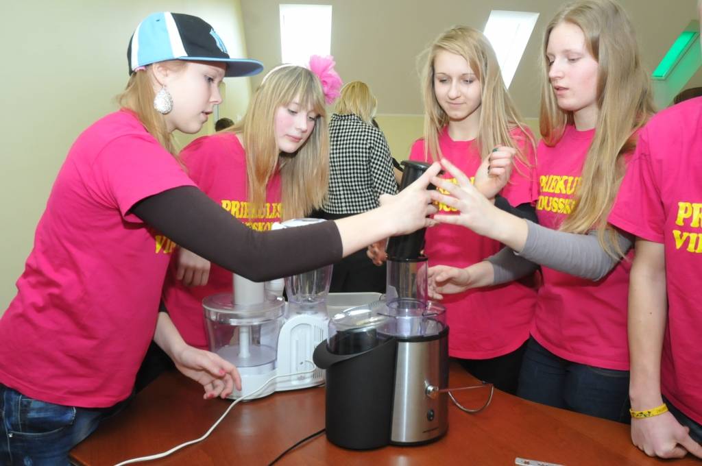 FOTO: Satiekas dzīves skolā