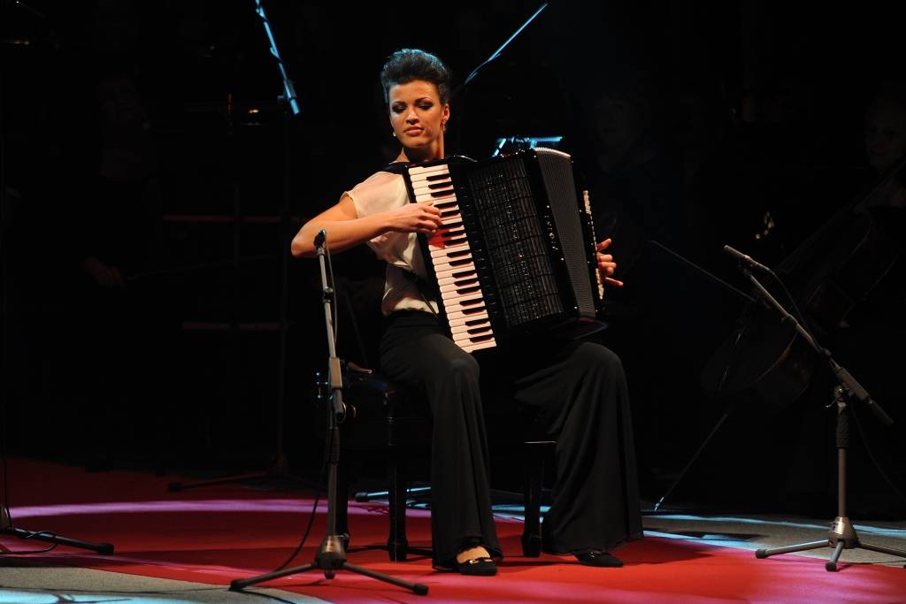 "Lielo mūzikas balvu 2012" par izcilu sniegumu saņem akordeoniste Ksenija Sidorova