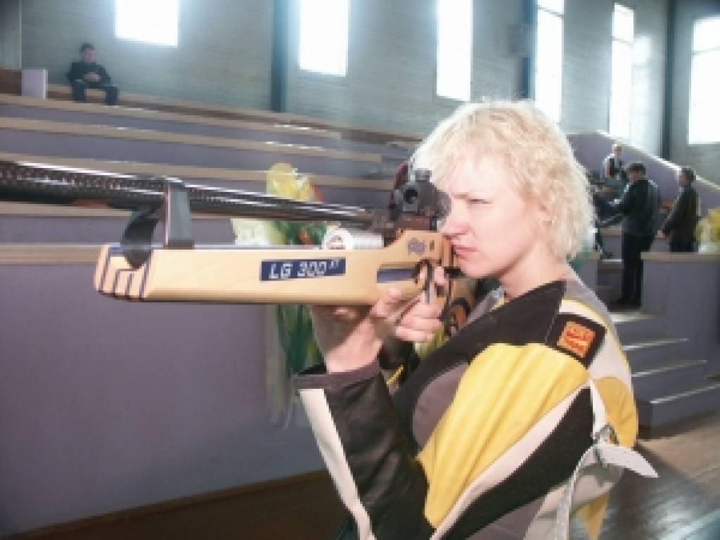 Ilze Frīdenberga triumfē Latvijas ziemas čempionātā ložu šaušanā