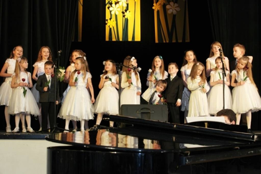 Sestdien Liepājā būs bērnu un jauniešu vokālo ansambļu un solistu konkurss "Pērļu lietus" 