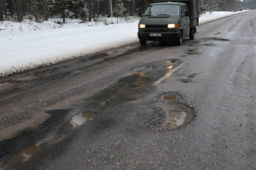 Šoseja Liepāja–Lietuva sabrūk