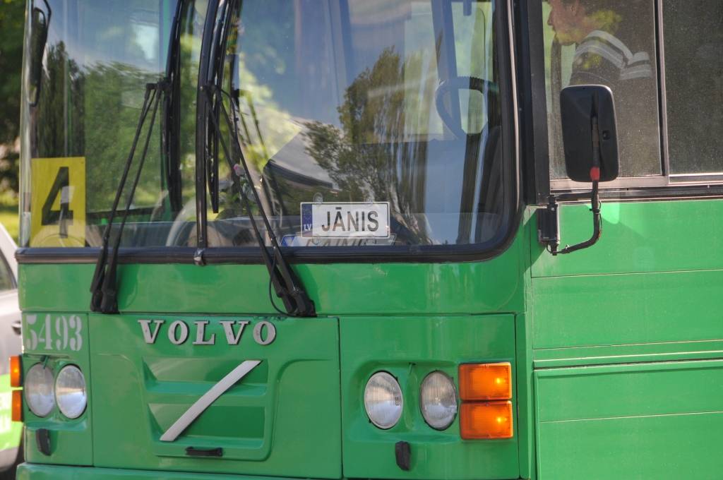 Pensionāriem samazina ienākumu slieksni atvieglojumu saņemšanai braukšanai Liepājas sabiedriskajā transportā