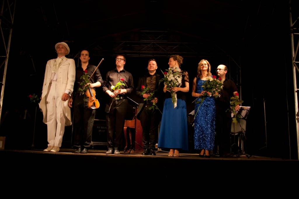 Cikls "Iededz gaismu" noslēgsies ar koncertu "Tango un teātris"