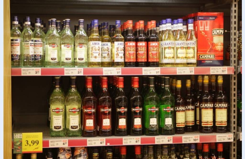 Jauniešiem līdz 25 gadiem, pērkot alkoholu, bez uzaicinājuma būs jāuzrāda personu apliecinošs dokuments