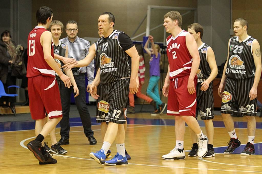 Liepājas dome basktebola mačā pārspēj Saeimu