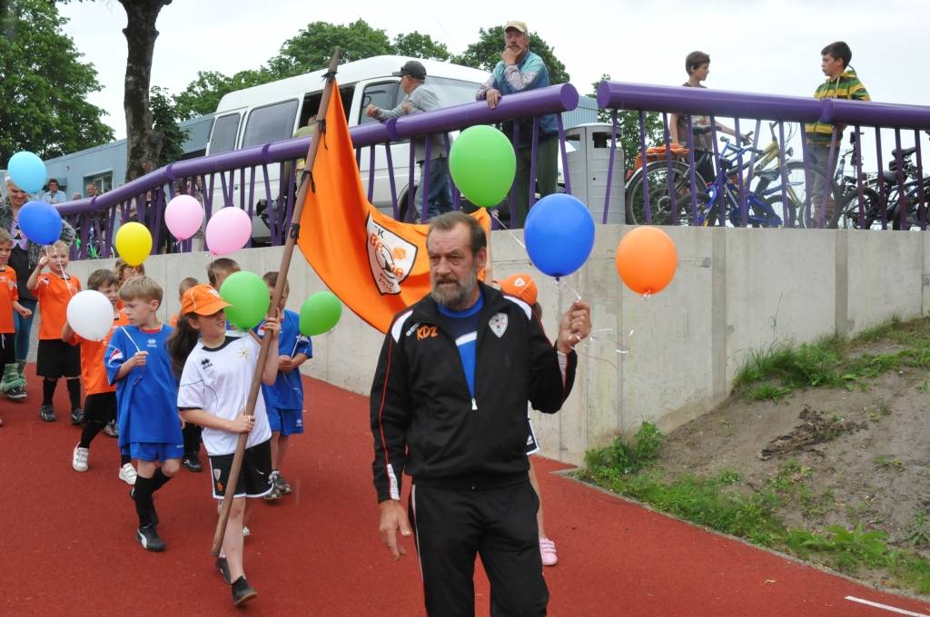 Priekulē svinīgi atklāj stadionu