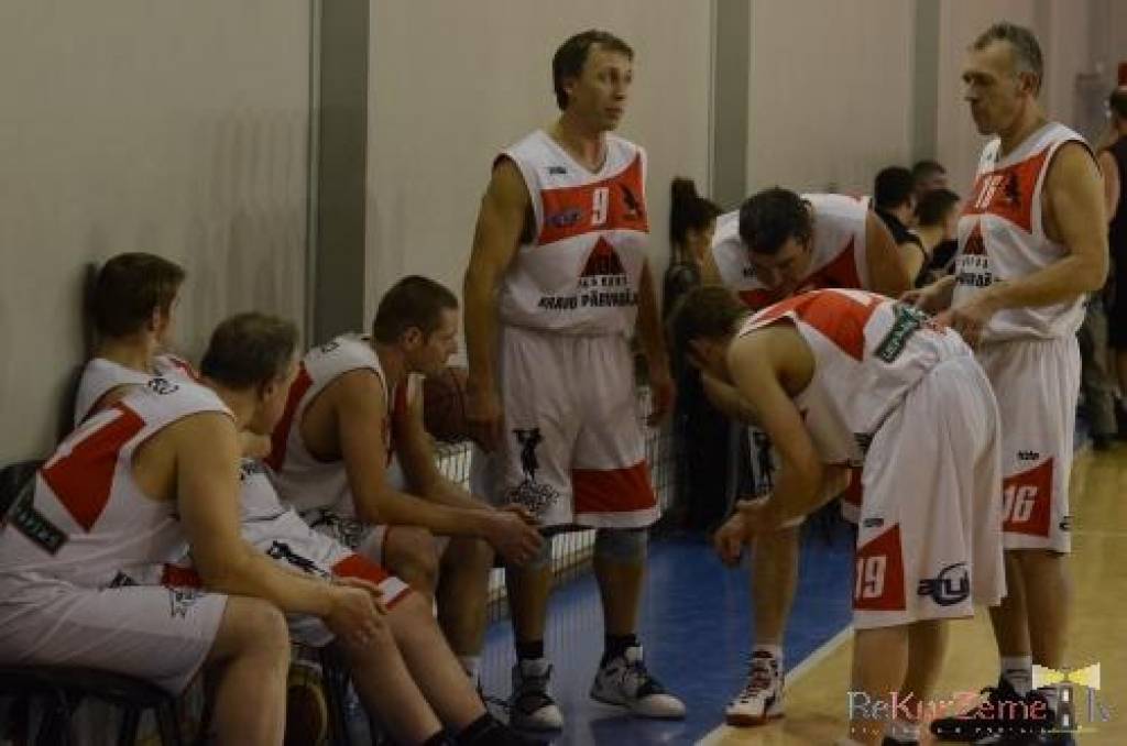 Medze un "Kraukļi" uzvar Lejaskurzemes novadu meistarsacīkšu basketbolā spēlē