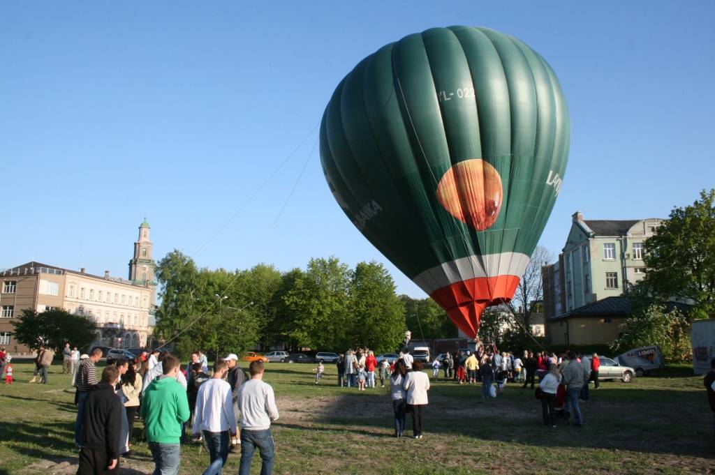 Gaisa balons "Līvas ciemā"